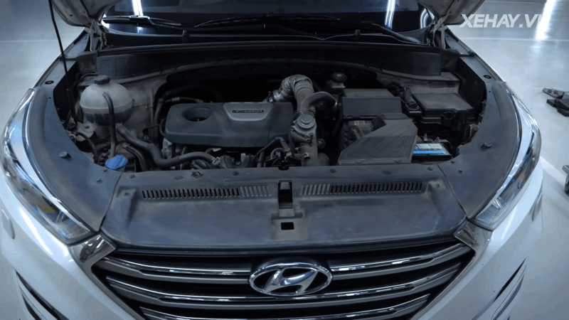 làm sạch khoang động cơ