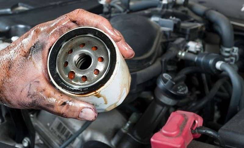 dấu hiệu cần thay dầu máy ô tô