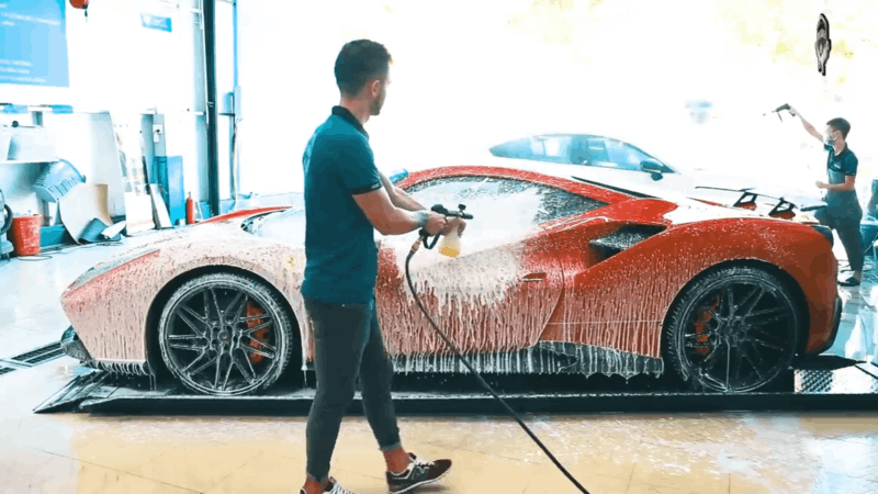 rửa xe ô tô bằng bọt tuyết