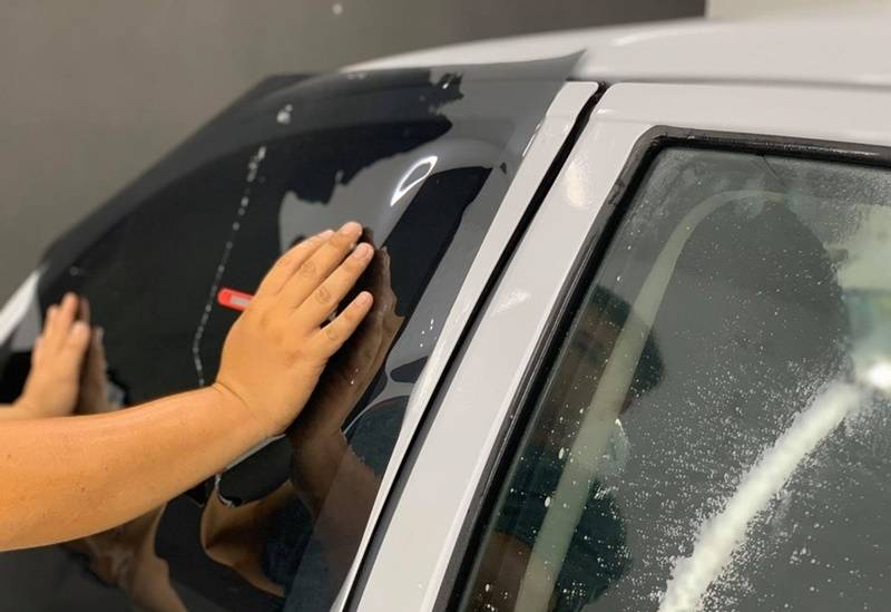 quy trình dán phim cách nhiệt cho ô tô