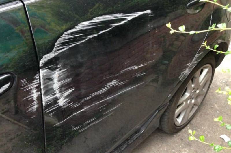 chi phí sơn lại xe khi xe bị trầy xước