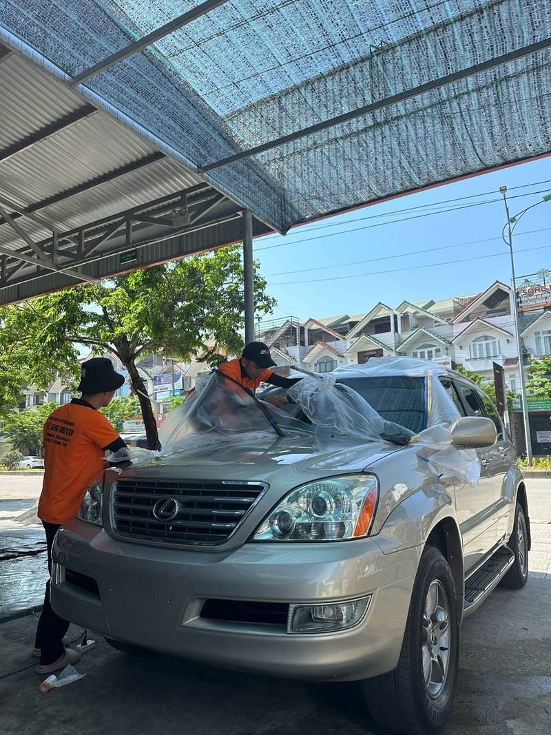 Dịch vụ sơn xe tại trung tâm chăm sóc xe Lê Gia Auto