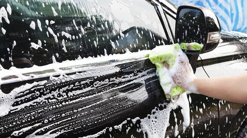 Những lưu ý khi xử lý bề mặt xe trước khi sơn lại