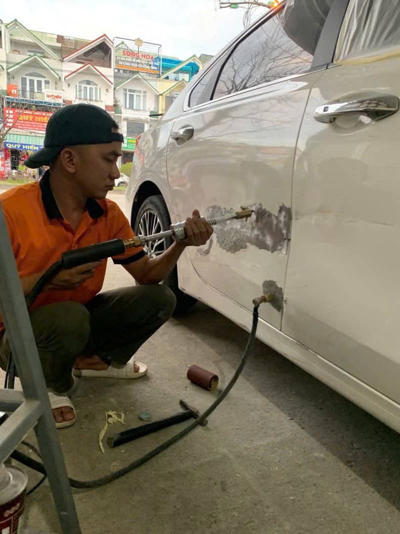 Tình trạng sơn ô tô bị nứt sau thời gian ngắn thường xuất phát từ nhiều nguyên nhân khác nhau