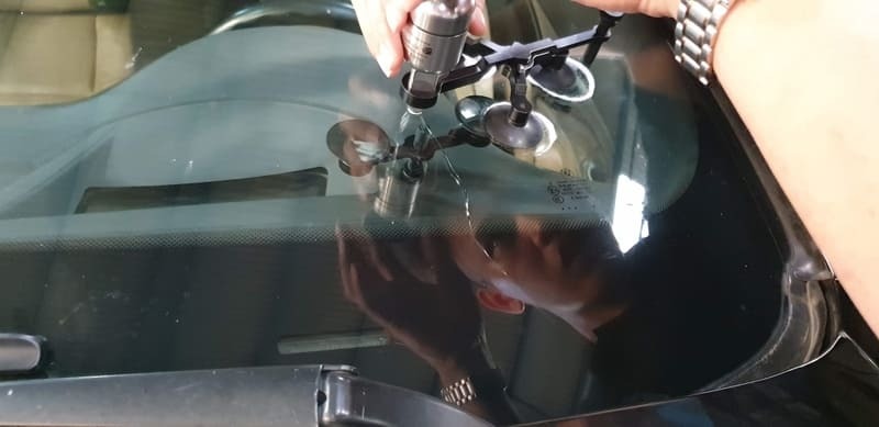 Xử Lý Kính Ô Tô Bị Nứt Tại Huế